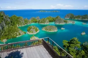 10 Tempat Wisata di Papua yang Memukau dan Wajib Dikkunjungi