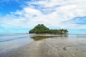 Pantai Air Manis, Pantai Indah dengan Legenda Malin Kundang di Padang